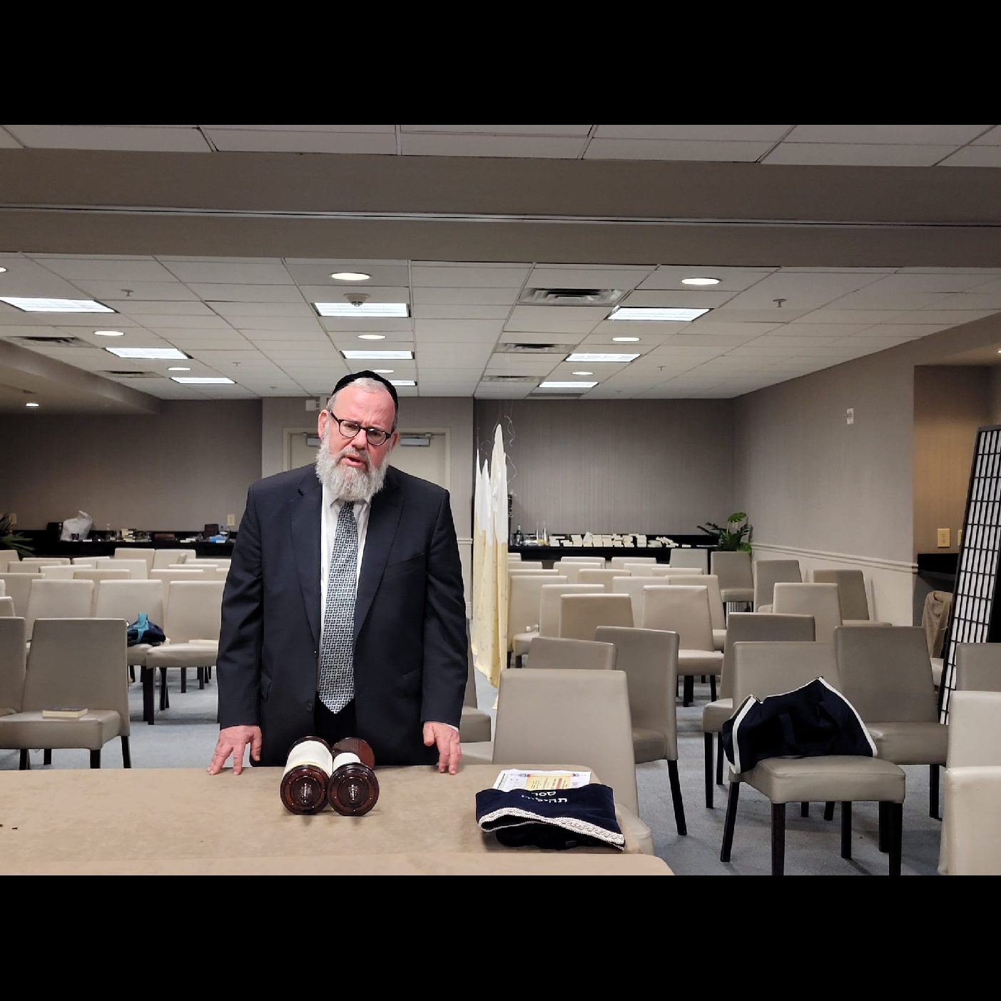 Rabbi Simcha Scholar, leading Tehillim on Klaf Tefilah Tehillim episode artwork