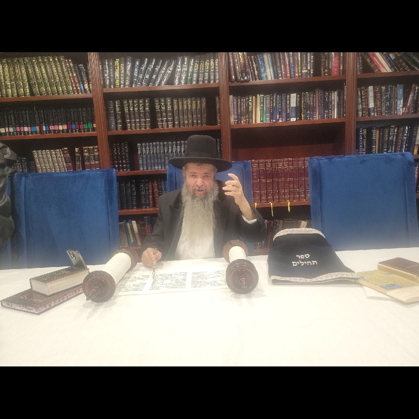 Rabbi Moshe Meir Weiss, leading Tehillim on Klaf Tefilah Tehillim episode artwork