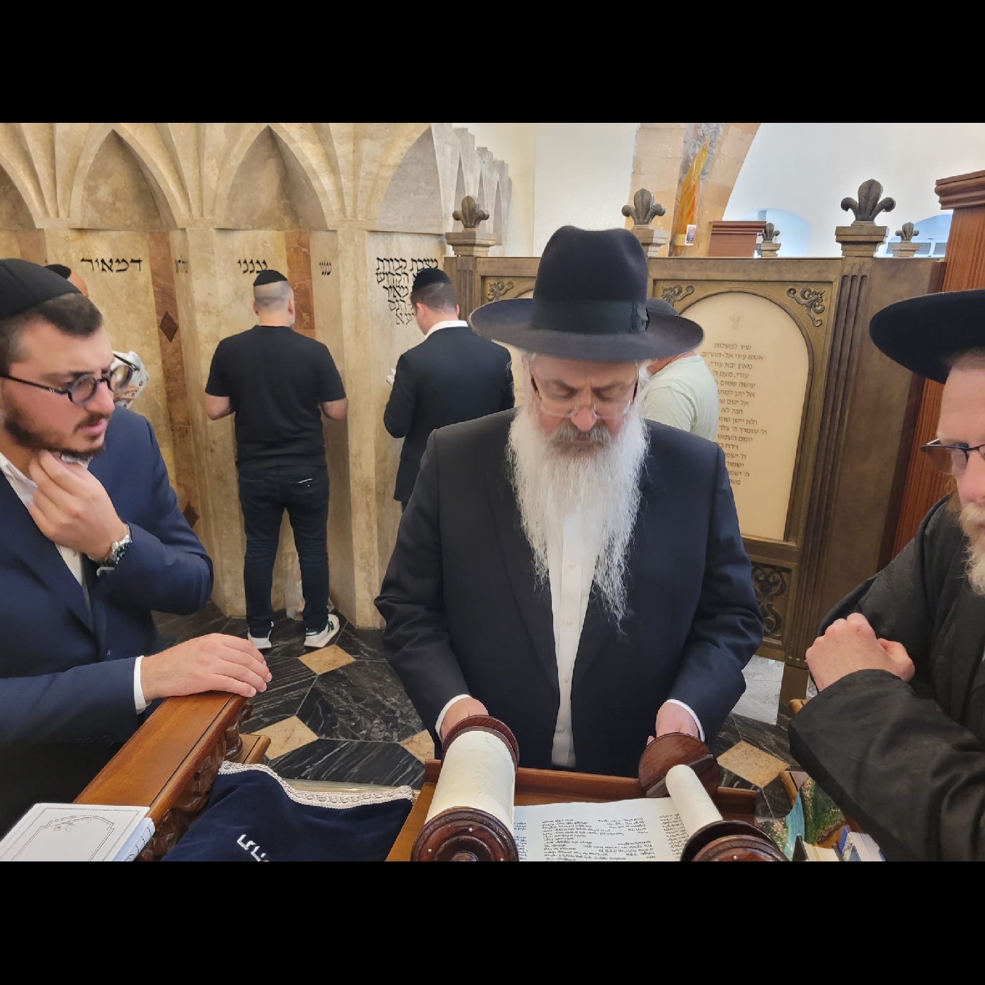 Tehillim on Klaf Tefilah @ kever Rabbi Meir Baal Haness episode artwork
