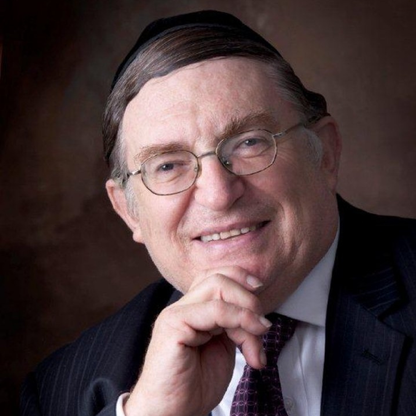 The Maggid feels, collects, outlines, soars, prunes ,writes, reflects ,instructs, and publishes-Talking with Rabbi Paysach J. Krohn episode artwork